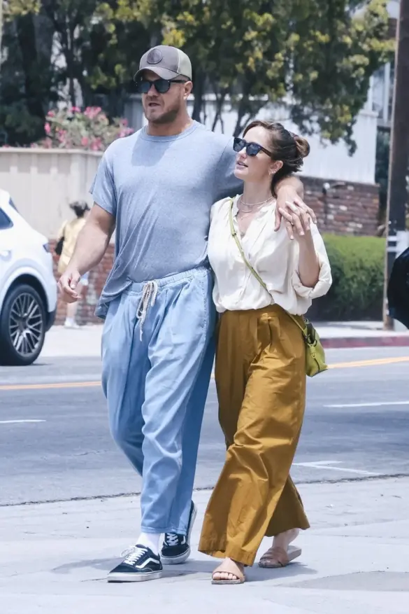 Actress Minka Kelly and Singer Dan Reynolds Spotted Grabbing Lunch and Coffee in Los Angeles 05-25-25