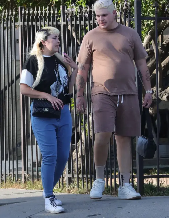 Amanda Bynes Spotted on a Casual Shopping Trip in LA with a Friend 05-25-25