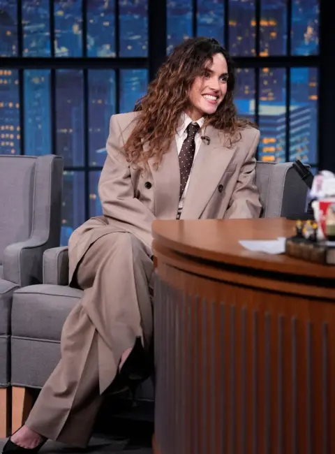 Adria Arjona – Late Night with Seth Meyers in New York 05-06-25