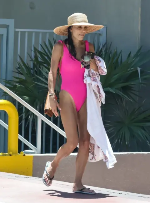 Bethenny Frankel Spotted Enjoying the Sun at a Beach in Miami 05-19-25