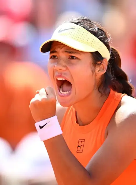 Emma Raducanu Defeats Veronika Kudermetova in Third Round of Italian Open in Rome 05-11-25