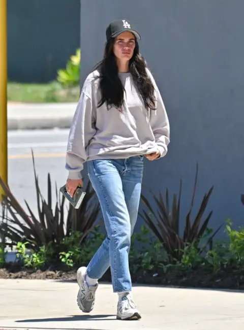 Help Find Mongo (.000 Reward): Sara Sampaio’s Search in Hollywood Hills 05-08-25