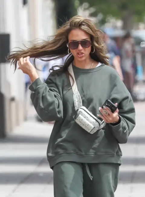 Jessica Alba Stuns in Beverly Hills 05-25-25