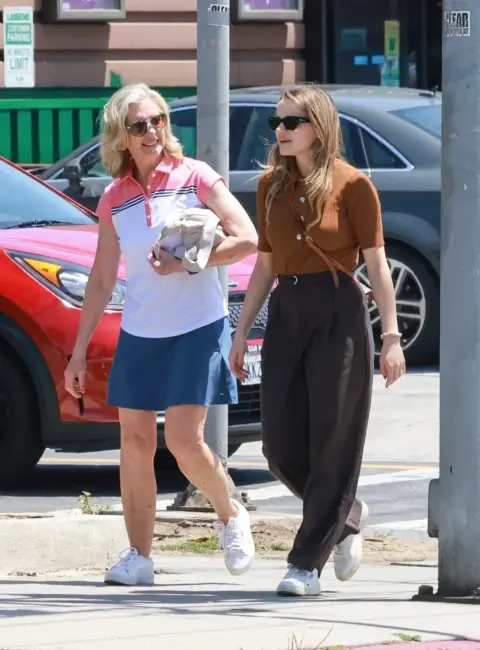 Joey King’s Chill Lunch Date with Friends at All Time in LA 05-23-25