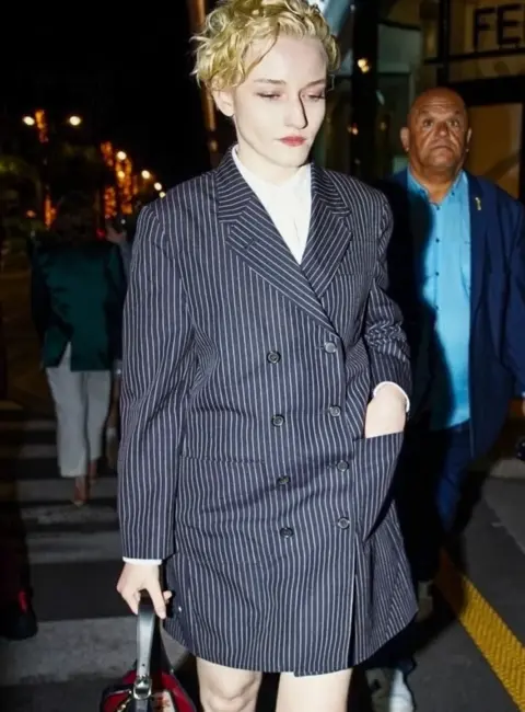 Julia Garner Wows in Gucci: A Glamorous Stroll on the Croisette in Cannes 05-17-25