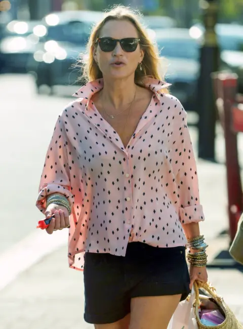 Kate Moss Enjoys a Floral Stroll in Notting Hill 05-04-25