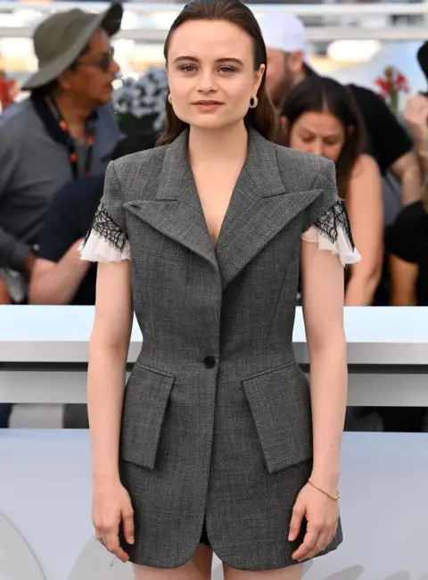 Lena Urzendowsky – ‘Sound of Falling’ Premiere in Cannes 05-15-25