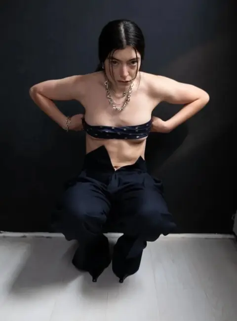 LORDE – Photoshoot for Re-Edition Mag 05-03-25