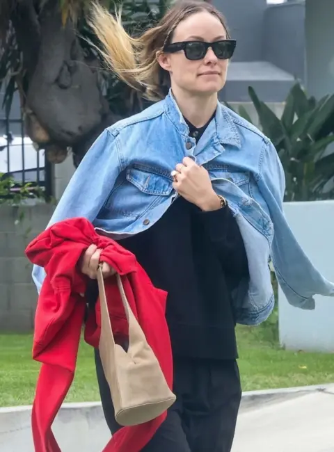 Olivia Wilde Enjoys a Lunch Date with Her Daughter in Los Feliz 05-17-25