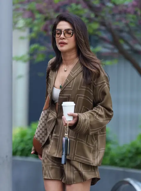 Priyanka Chopra Steals the Spotlight at New York’s Plaza Hotel 05-03-25