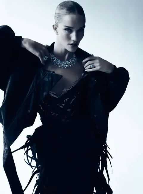 Rosie Huntington-Whiteley – Harper’s Bazaar Taiwan June 2025