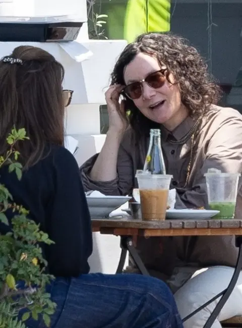 Sara Gilbert Enjoys Business Lunch in Burbank Sunshine 05-07-25
