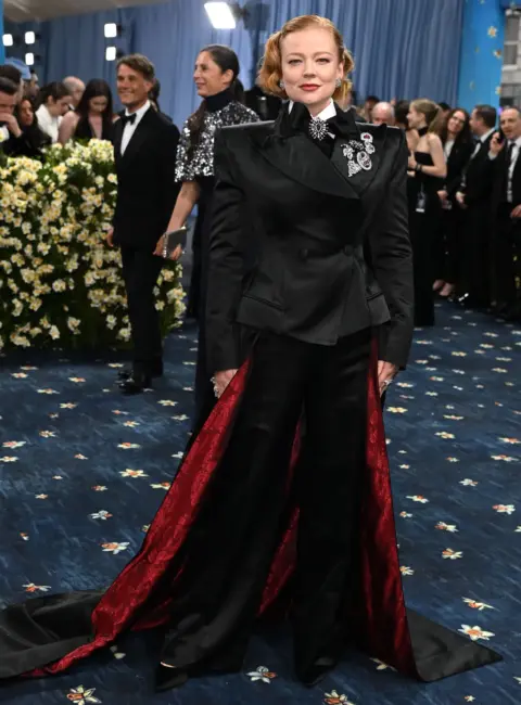 Sarah Snook – The 2025 Met Gala Celebrating ‘Superfine: Tailoring Black Style’ in New York 05-05-25