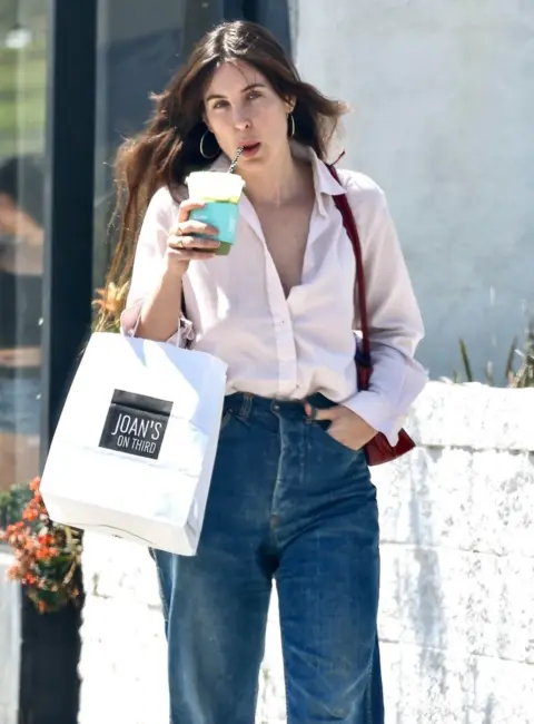 Scout Willis Enjoys Takeout at Joan’s On Third in Studio City 05-07-25
