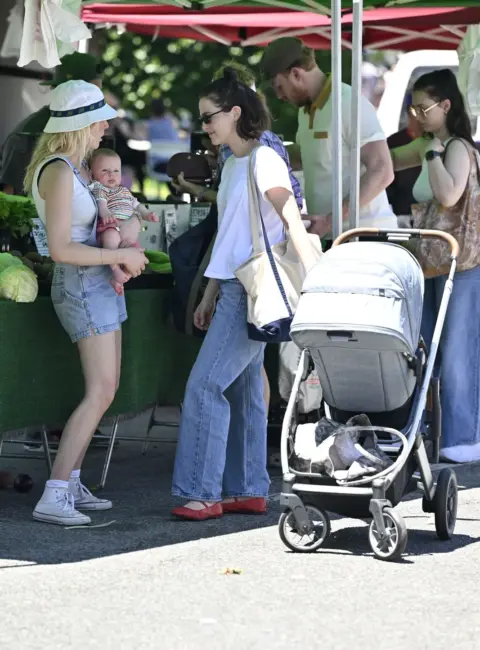 Zoey and Madelyn Deutch Treat Mom Lea Thompson to a Special Mother’s Day Outing in Los Angeles 05-11-25