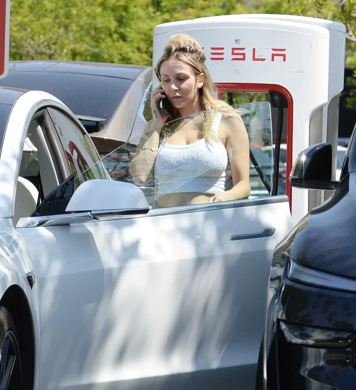 Courtney Stodden Spotted Charging Up at Tesla Station in LA 06-01-25