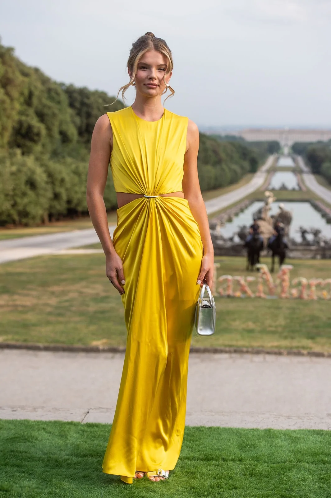 Ellie Thumann – Max Mara Cruise Fashion Show in Caserta, Italy 06-17-25 Ellie Thumann – Max Mara Cruise Fashion Show in Caserta, Italy 06-17-25