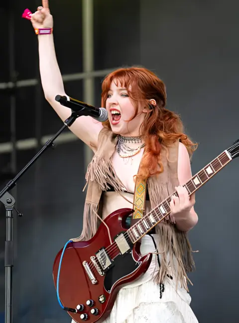 Ellie Livingston and Chloe Andrews of Die Spitz Perform During 2025 Bonnaroo Music & Arts Festival in Manchester, Tennessee 06-12-25