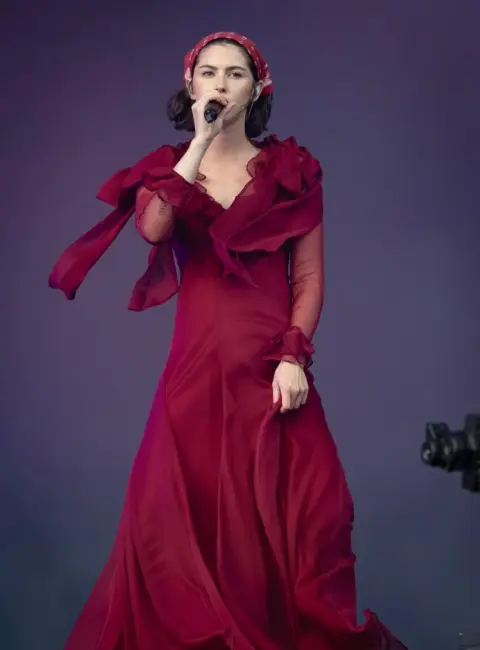 Gracie Abrams Performs at Glastonbury Festival 2025 Day 3 in Glastonbury 06-27-25