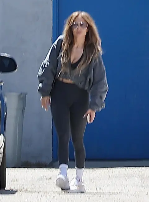 Jennifer Lopez Arrives at Dance Studio in Burbank 06-18-25