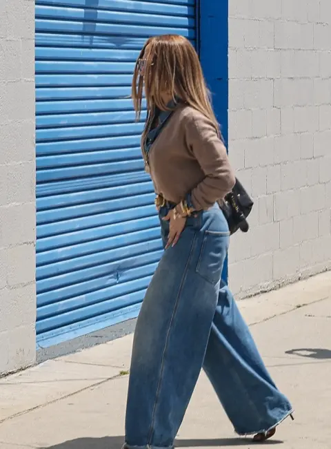 Jennifer Lopez Spotted Heading to the Studio in LA 06-14-25