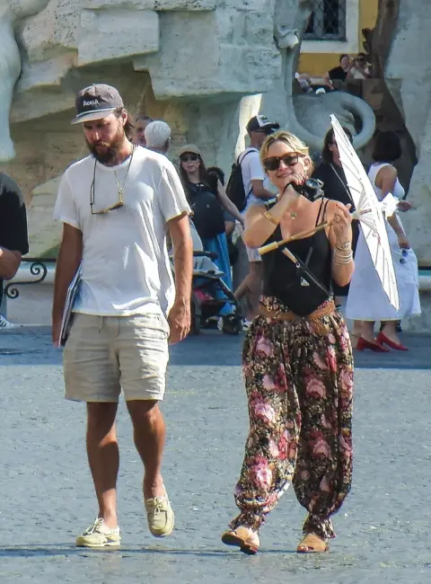 Kate Hudson and Danny Fujikawa’s Romantic Lunch Date at Pierluigi Restaurant in Rome 06-27-25