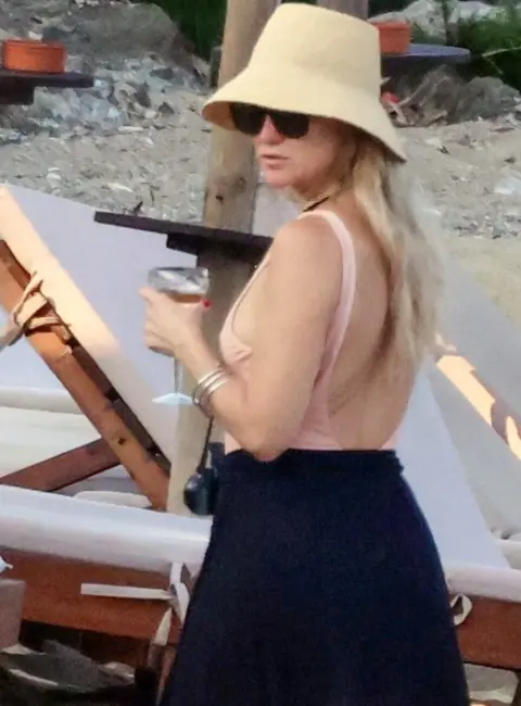 Kate Hudson and Danny Fujikawa’s Romantic Stroll Along Greece’s Sun-Drenched Shoreline 06-12-25