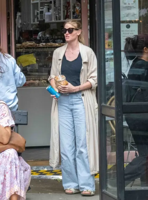 Lara Stones in Beige Coat & Wide Leg Denim Jeans Spotted at Roni’s Bagels Store in London 06-12-25