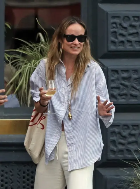 Olivia Wilde Spotted Savoring Drinks in Harry Styles’ London Neighborhood 06-20-25