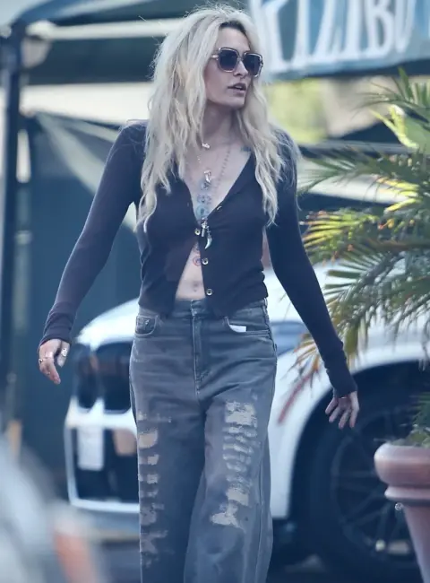 Paris Jackson and Justin Long Enjoy a Stroll in Malibu 06-18-25