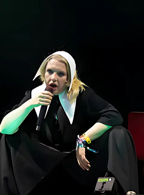 Rebecca Lucy Taylor (Self Esteem) on the Woodsies Stage During Day Three of Glastonbury festival 2025 in Glastonbury, England 06-27-25