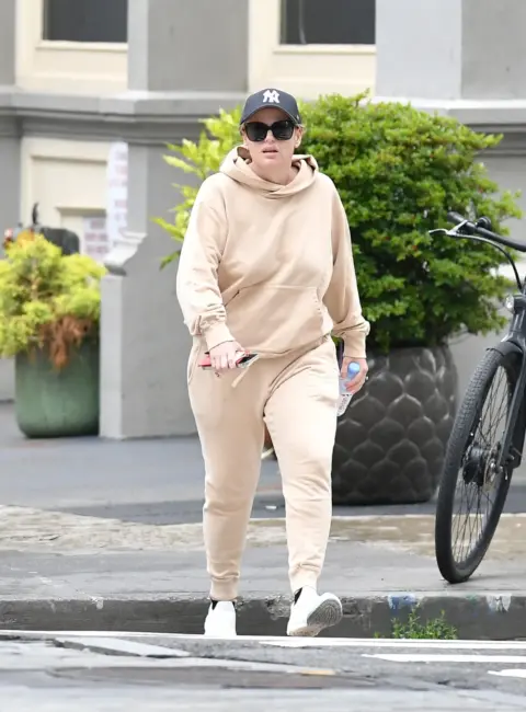 Rebel Wilson Takes a Leisurely Walk Through the Streets of New York City in a Laid-back Look 06-15-25