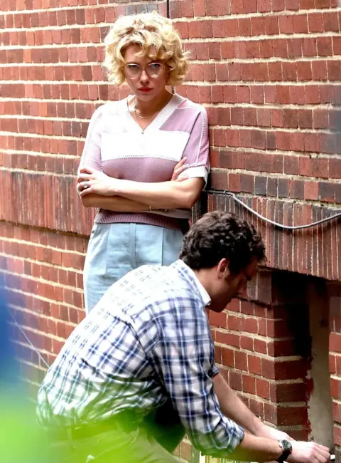 Scarlett Johansson and Miles Teller Filming Scenes on the ‘Paper Tiger’ Movie in New York  06-09-2025