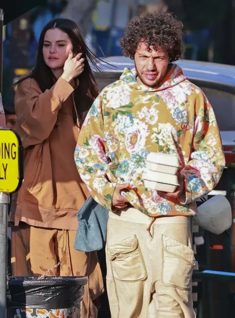 Selena Gomez and Benny Blanco’s Casual Dinner Date in Los Angeles 06-24-25