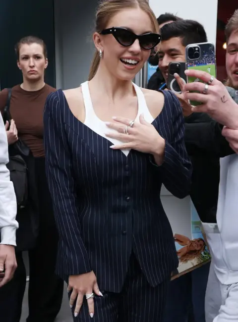 Sydney Sweeney Leaving Heart Breakfast After Promoting New Drama Series ‘Echo Valley’ in London 06-10-2025