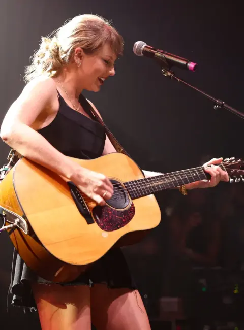 Taylor Swift – Tight Ends & Friends Concert at Brooklyn Bowl, Nashville 06-24-25