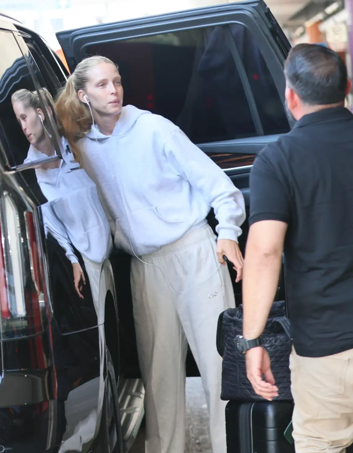 Discovering the Low-Key Style of Model Abby Champion’s Arrival in LA 07-18-25