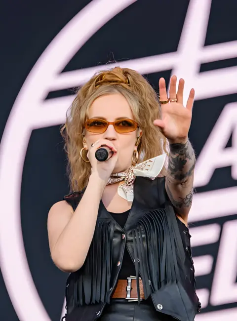 Elli Haloo – Performs Onstage During Day One of Ruisrock Festival at Ruissalo Park in Turku, Finland 07-04-25