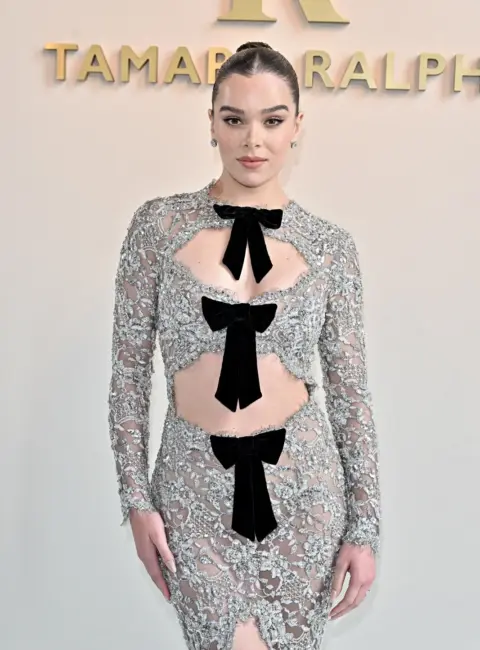Hailee Steinfeld – Paris Fashion Week, Tamara Ralph Haute Couture Fall/Winter 2025/2026 show in Paris 07-07-25
