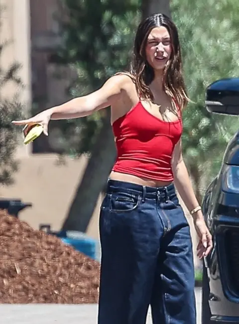 Hailey Bieber Welcomes Justine Skye to Justin’s Studio for a Special Visit 07-05-25