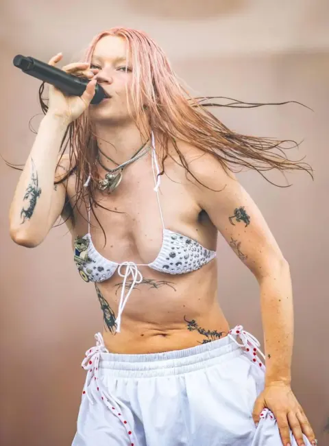 Hester Chambers (of Wet Leg) – Performs Live on Stage at Ippodromo SNAI San Siro During the ‘I-Days Milano Coca-Cola Festival’ in Milan, Italy 07-15-25