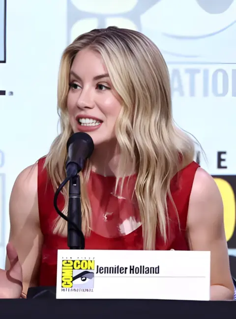Jennifer Holland – ‘Peacemaker’ at 2025 Comic-Con International in San Diego 07-26-25