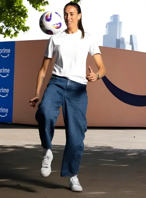 Jill Scott and Sam Ryder Unveil Giant Amazon Prime Box on London’s Southbank for Prime Day Kickoff 07-08-25