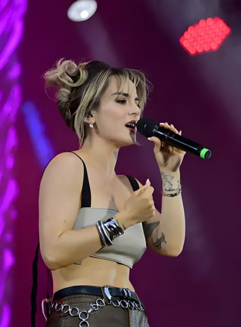 Joanna ‘JoJo’ Levesque – Performs Onstage During the Wawa Welcome America July 4th Concert in Philadelphia, Pennsylvania 07-04-25