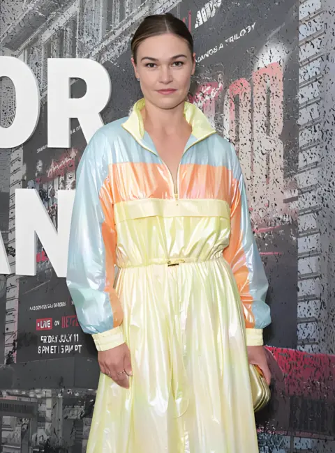 Julia Stiles – Netflix Live Event: Katie Taylor vs Amanda Serrano in New York City 07-11-25