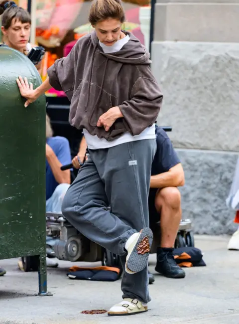 Katie Holmes and Joshua Jackson Spotted Filming ‘Happy Hours’ in NYC 07-30-25