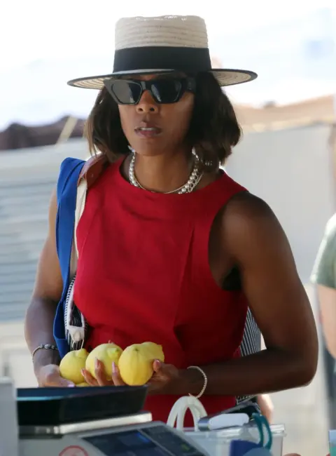 Kelly Rowland Spotted Enjoying Sunday Shopping and Signing Autographs at LA Farmers Market 07-06-25