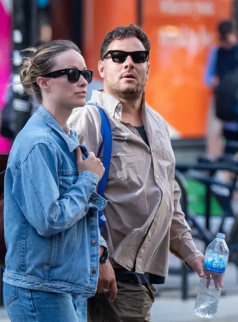 Olivia Wilde Spotted with Film Producer Saul Germaine in Central London 07-04-25