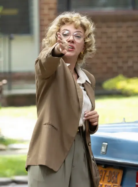 Scarlett Johansson – On the Set of ‘Paper Tiger’ in New York 07-10-25