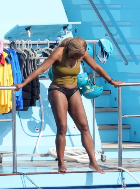 Serena Williams in Swimsuit on a Boat in Italy 06-26-25